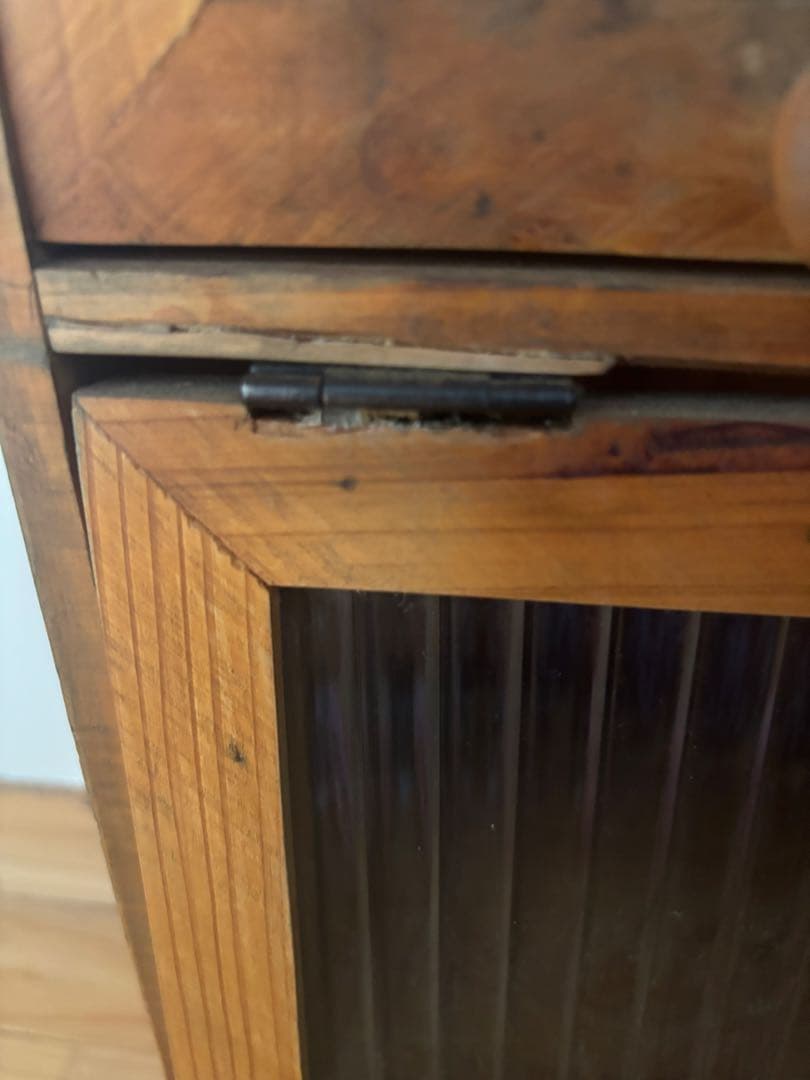 アンティーク風　飾り棚 カフェ キッチン 9ドア キャビネット