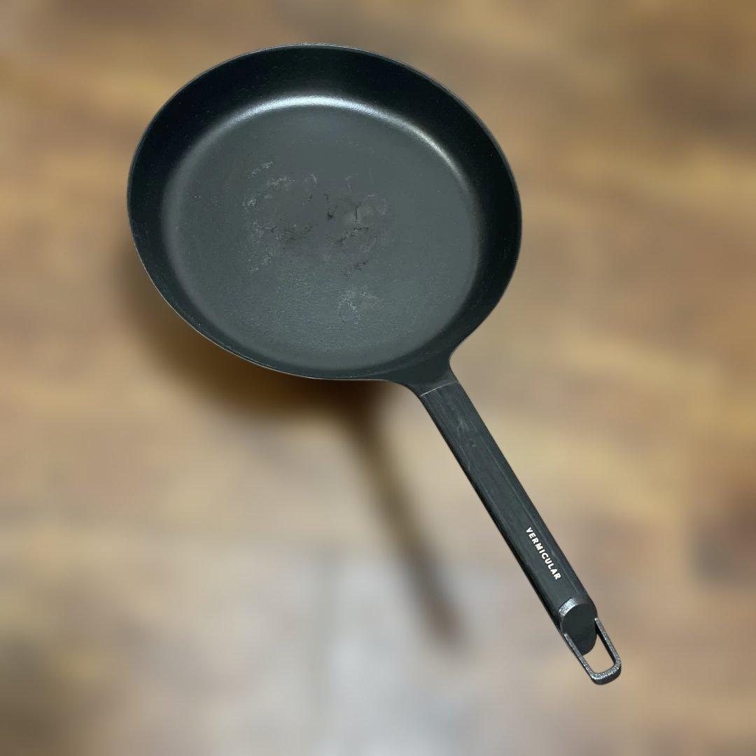VERMICULAR プレミアムブラック限定品28cm浅型フライパン