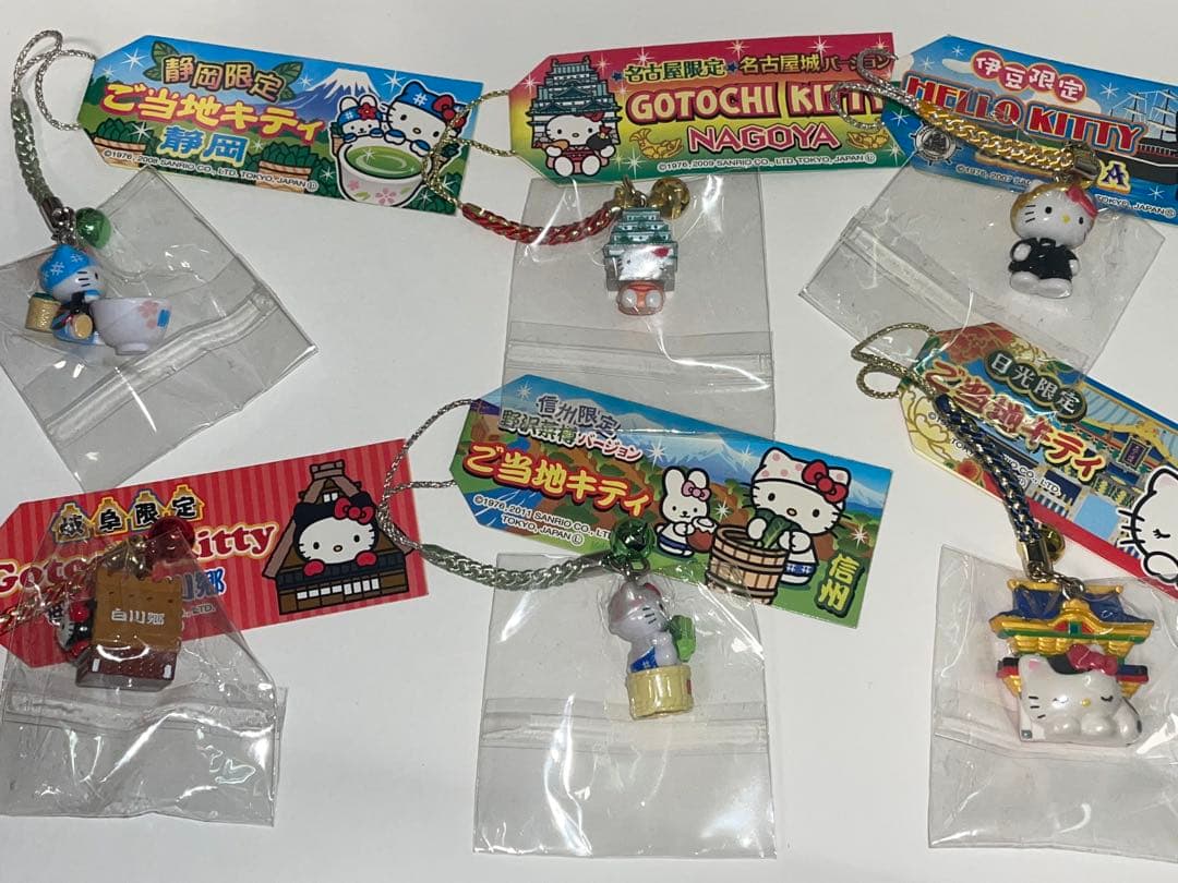 ハローキティ 地域限定ストラップ35個