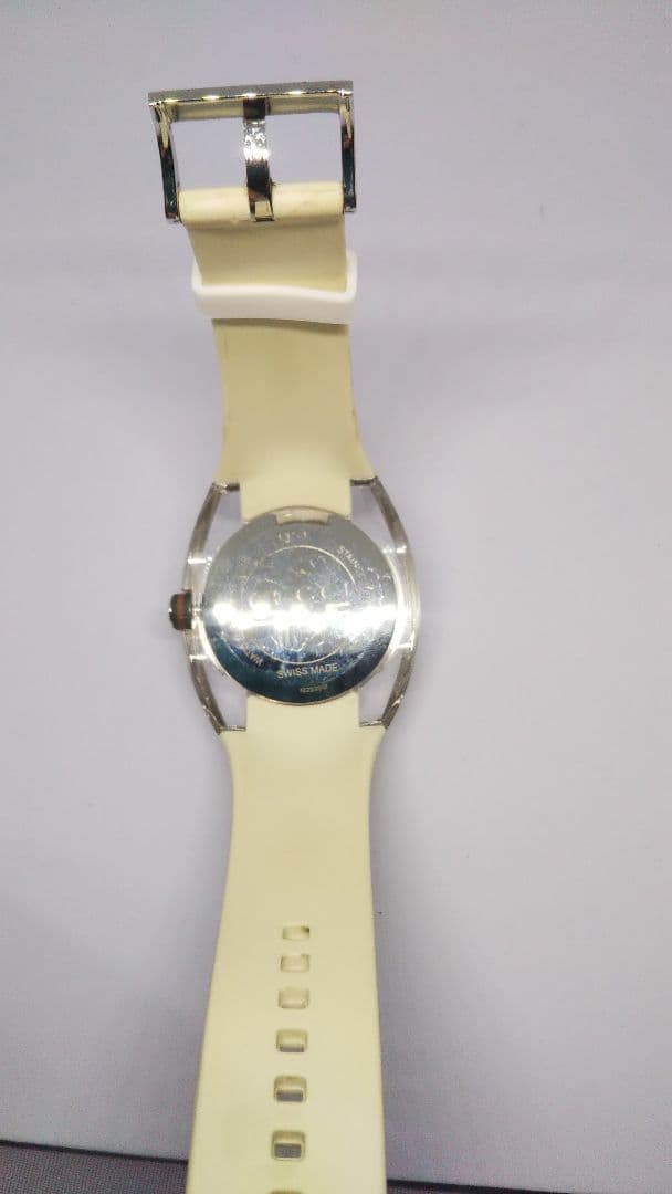 【電池交換済み】GUCCI ホワイトラバーベルト 時計