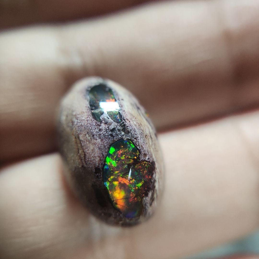 バチバチ天然 ボルダーオパール 10.392ct