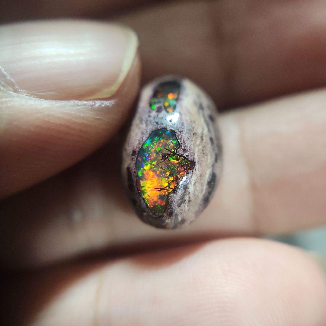 バチバチ天然 ボルダーオパール 10.392ct