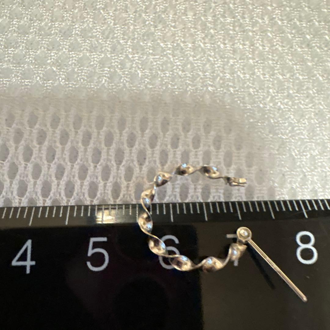 k14WGフープピアス リボン ねじり ツイスト