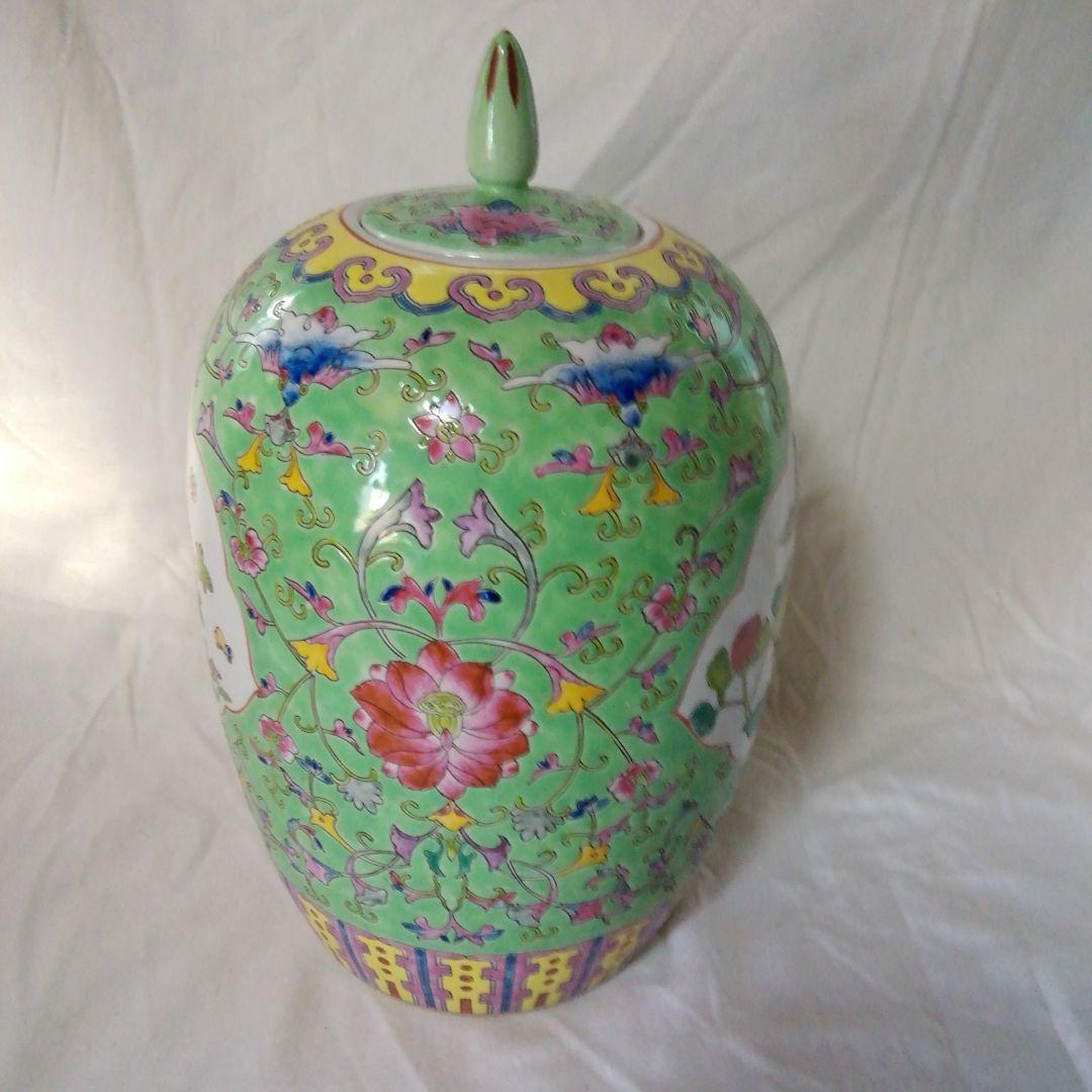 中国の粉彩の壺