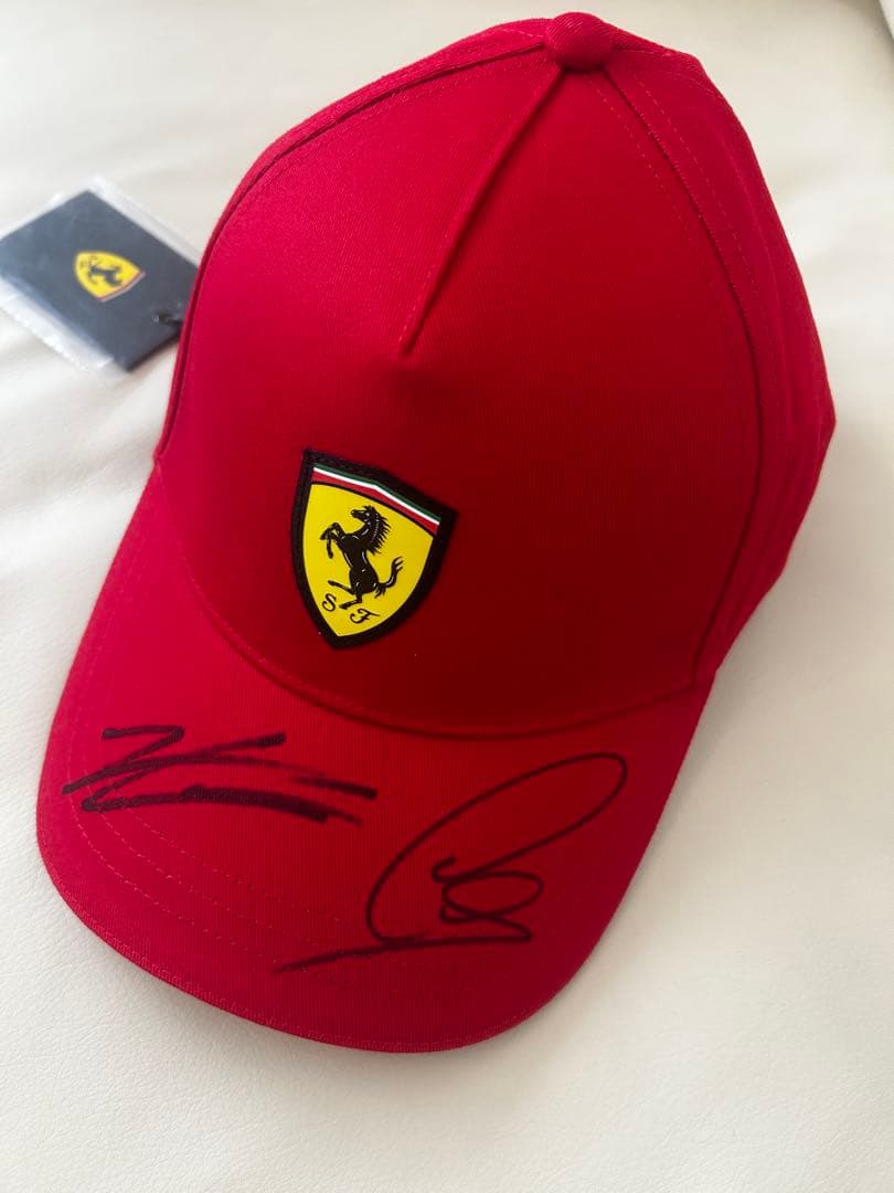 [値下げ] 直筆サイン入りキャップ ハミルトン＆ルクレール Ferrari