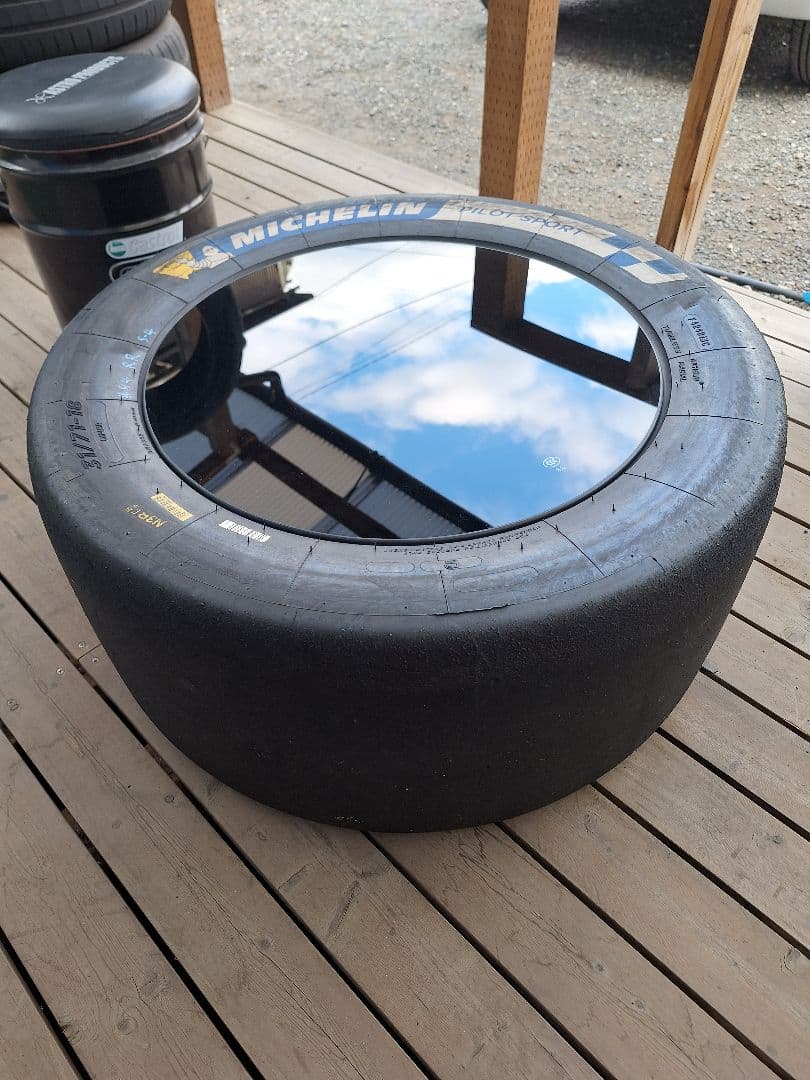 タイヤ テーブル