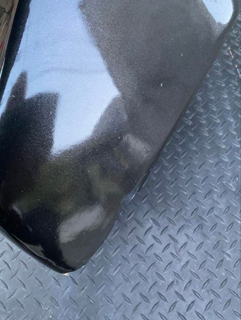 ゼファー400に取り付けていたタンクカバーになります。