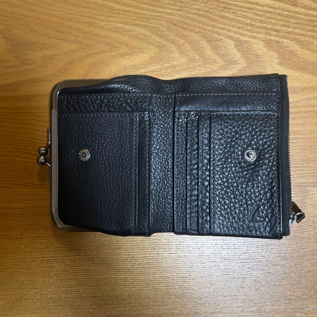 黒のレザーがま口ケースと小銭入れ