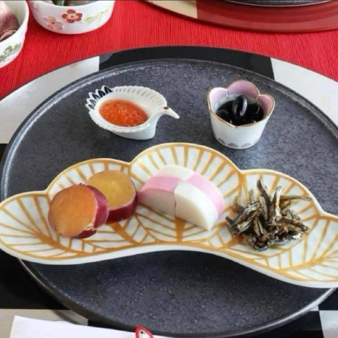 【新品】【大人気】有田焼幸楽窯　錦白金松葉形前菜皿3枚セット　縁起物