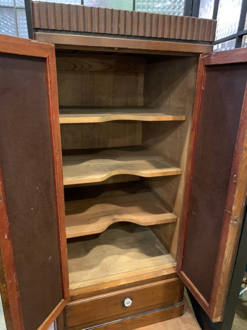 アンティーク家具 鏡扉の木製収納棚