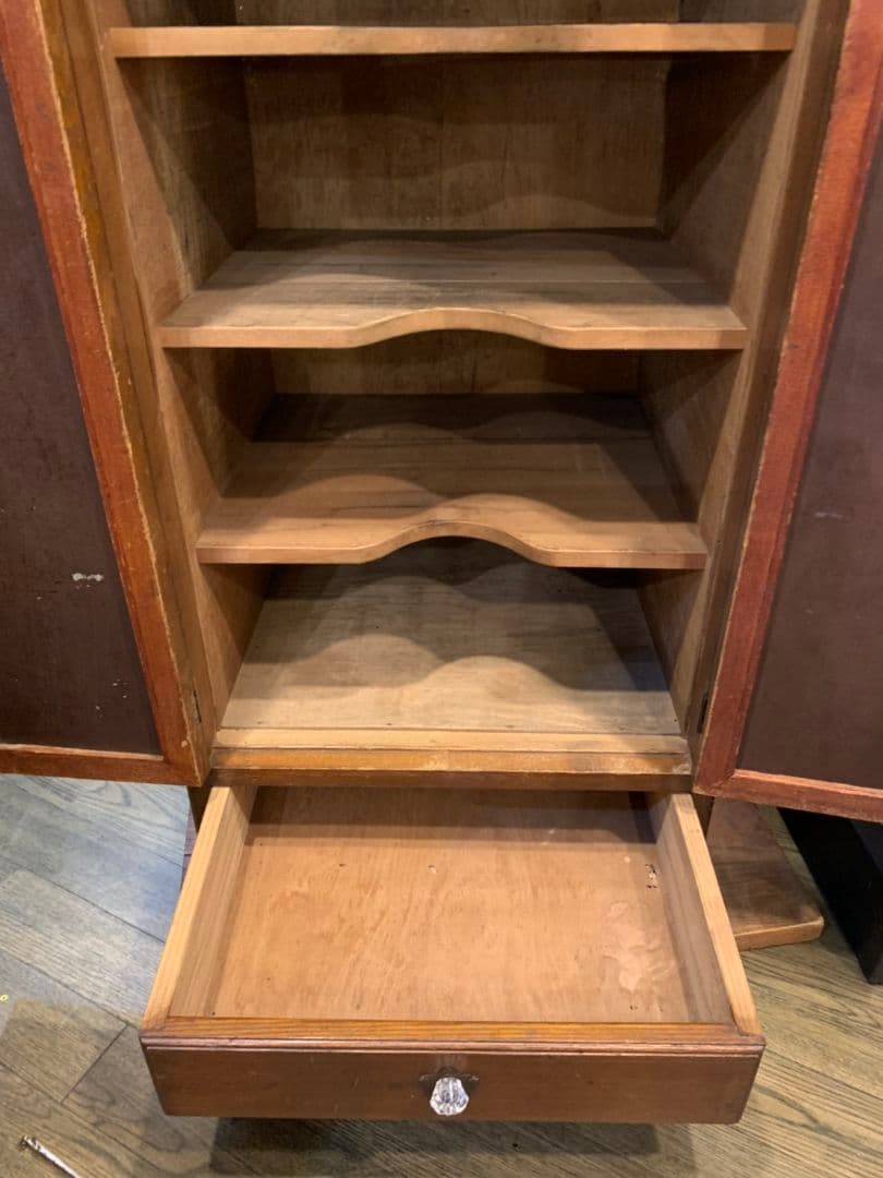 アンティーク家具 鏡扉の木製収納棚