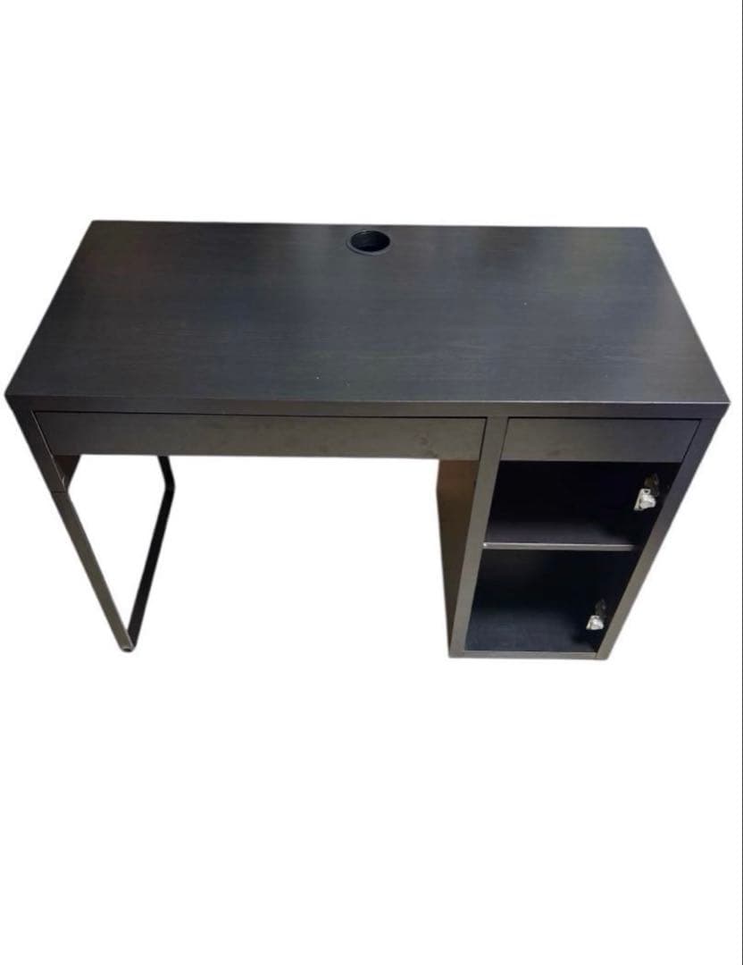 黒い机　　縦約52cm 横約107cm 高さ約76.5cm