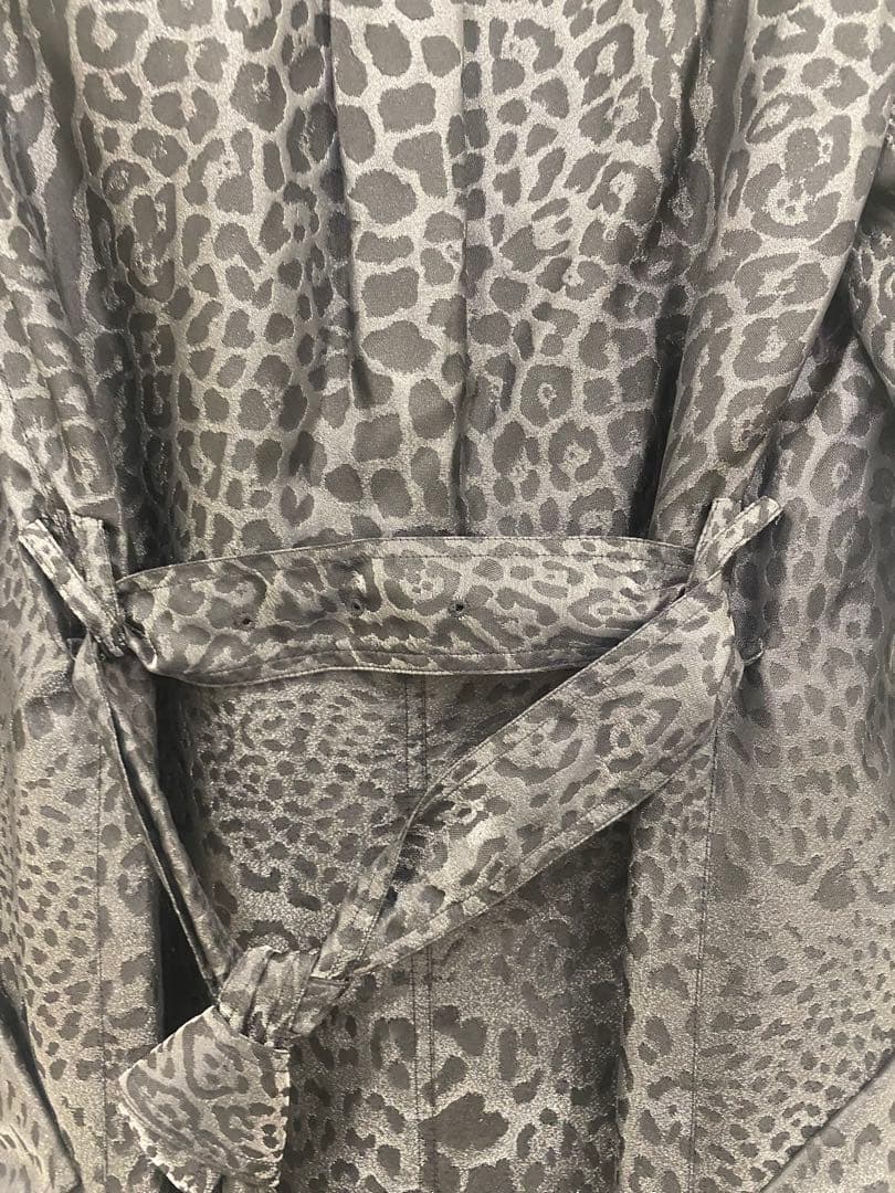 イブサンローランヒョウ柄トレンチコート