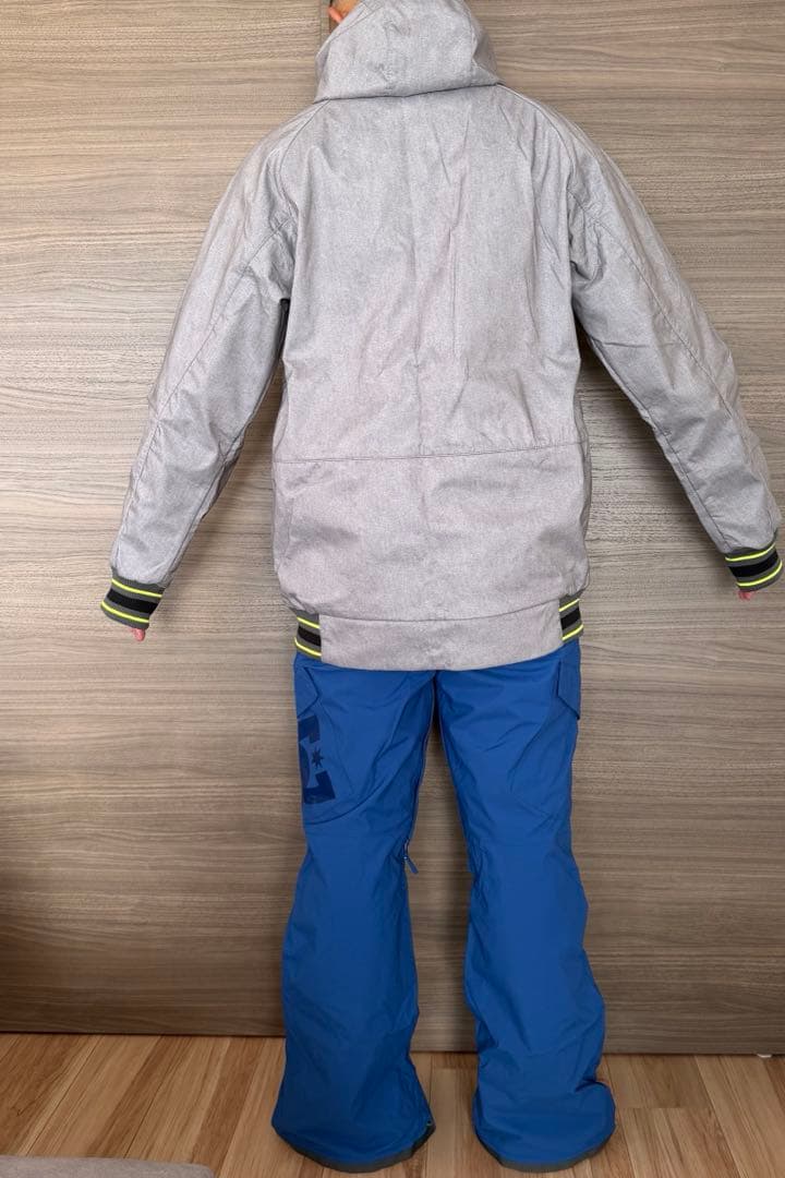 DC スノーボードジャケット　グレー 10K防水　ズボン手袋付き　美品　写真追加