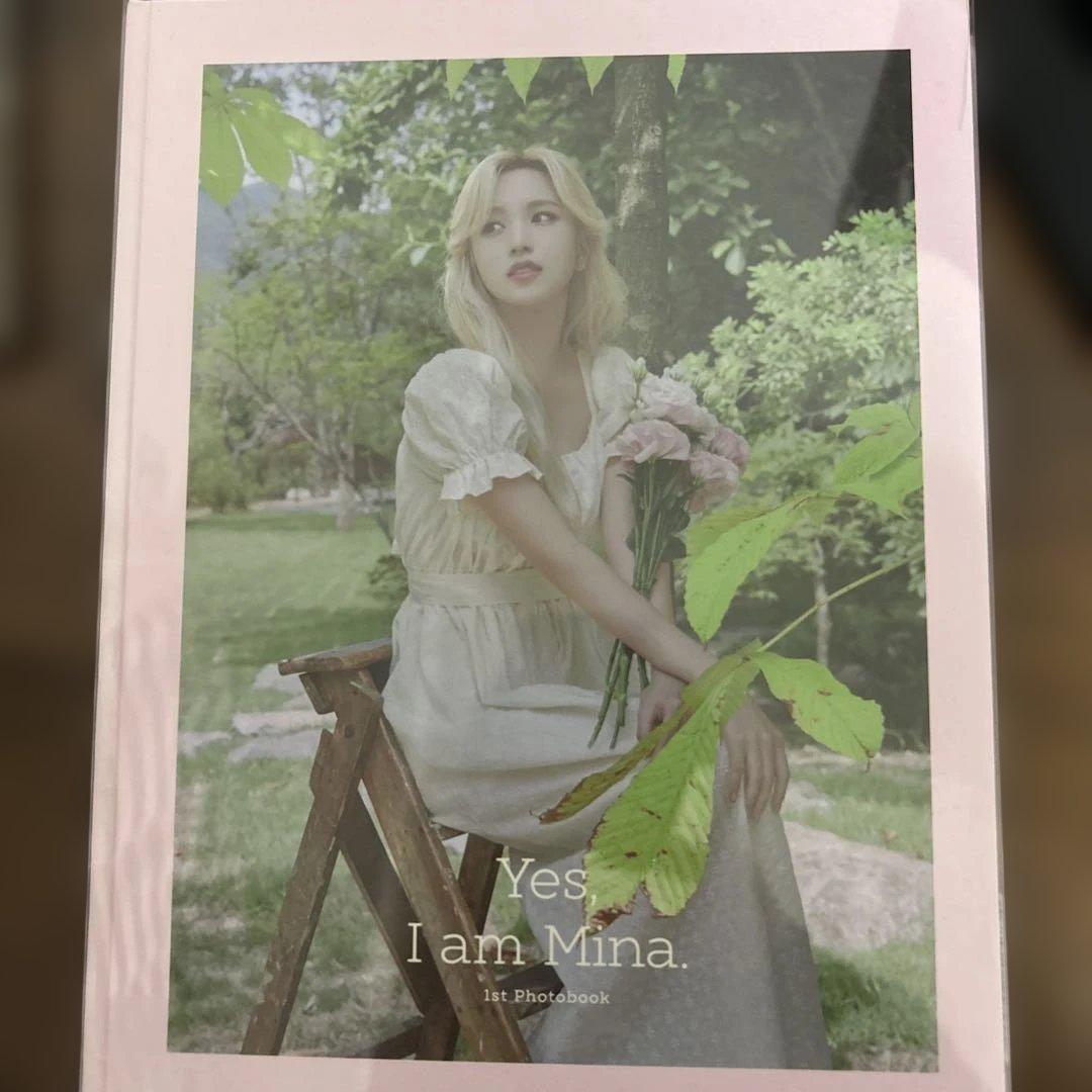 Yes, I am Mina. 1stフォトブック