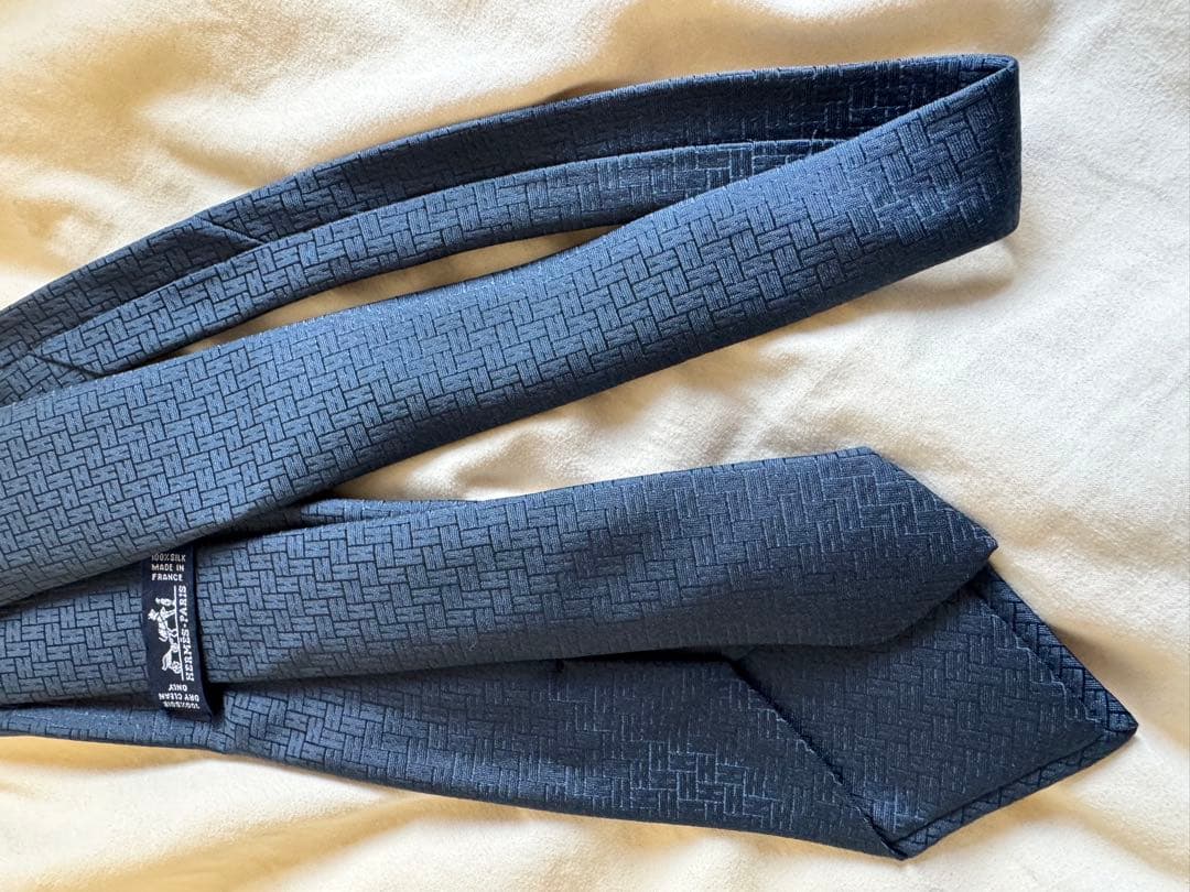 エルメス　シルク製ダークブルーのネクタイ