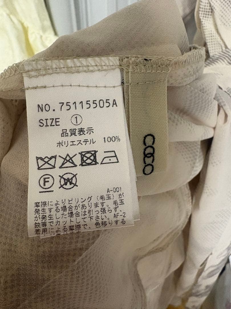 Cocodeal フロッキーフラワープリントプリーツワンピース