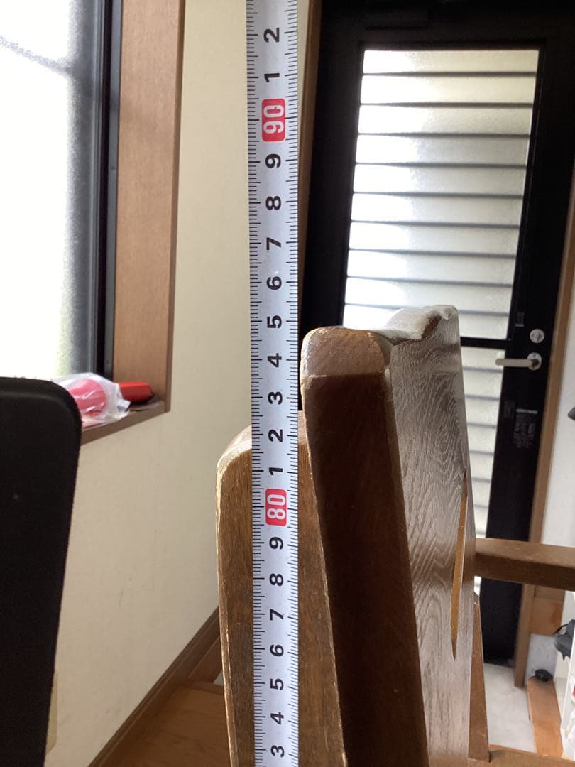 木製アームチェア シンプルデザイン