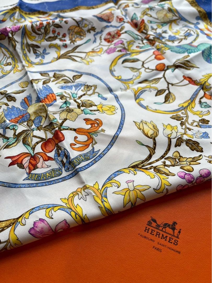 【一度使用】HERMES スカーフ　カレ90 東洋の石と西洋の石細工　シルク