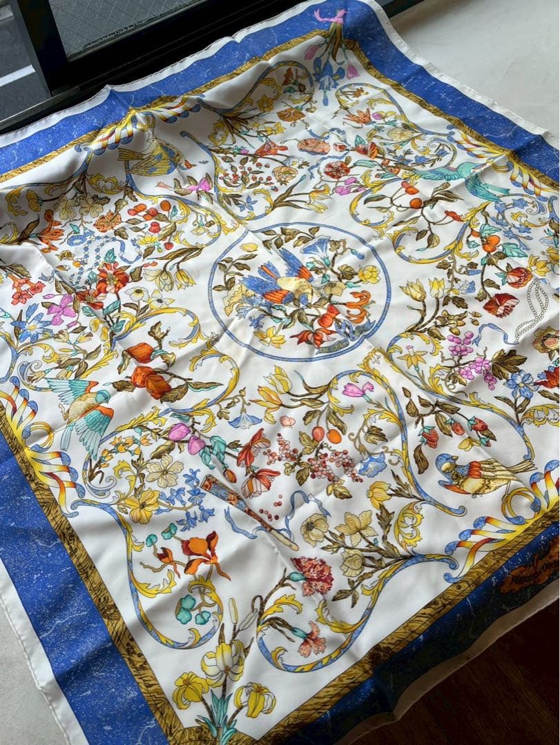 【一度使用】HERMES スカーフ　カレ90 東洋の石と西洋の石細工　シルク