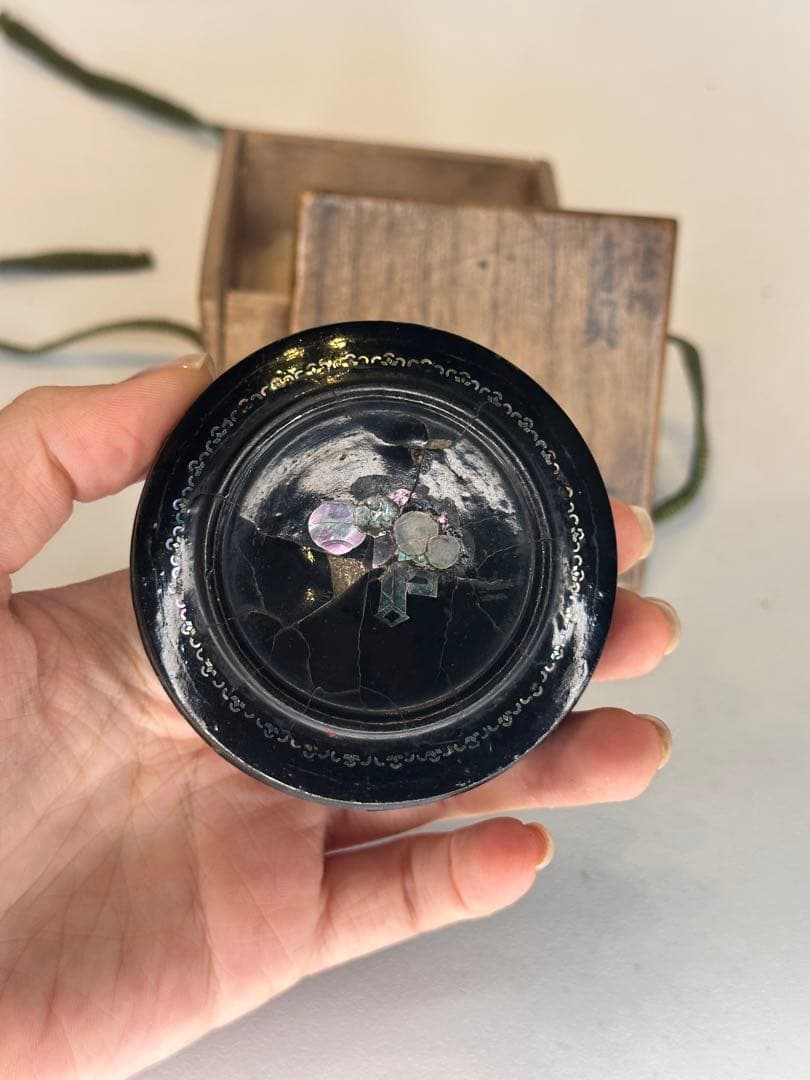 唐物 青貝香合　螺鈿嵌　傷有　漆器 時代物　共箱付