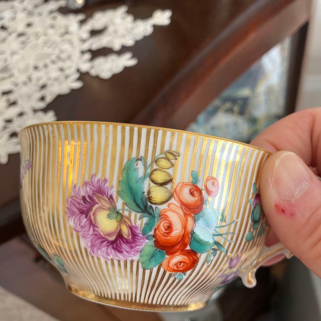 ニンフェンブルグ　アンティーク　ストライプと花束のトリオ