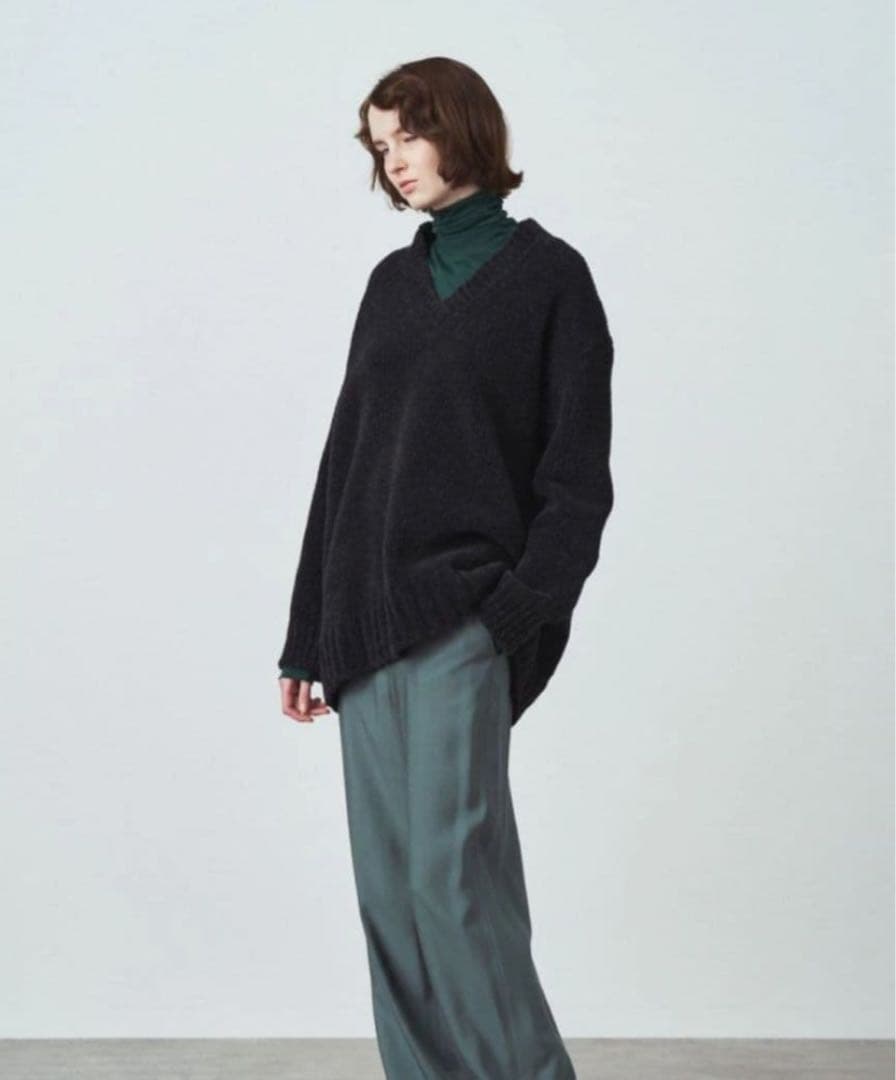 ATON ウール モールニット Vネック セーター チャコール 02