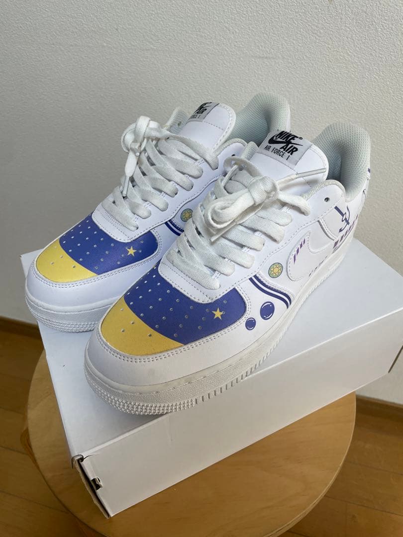 NIKEとジョジョと奇妙な冒険のコラボスニーカー