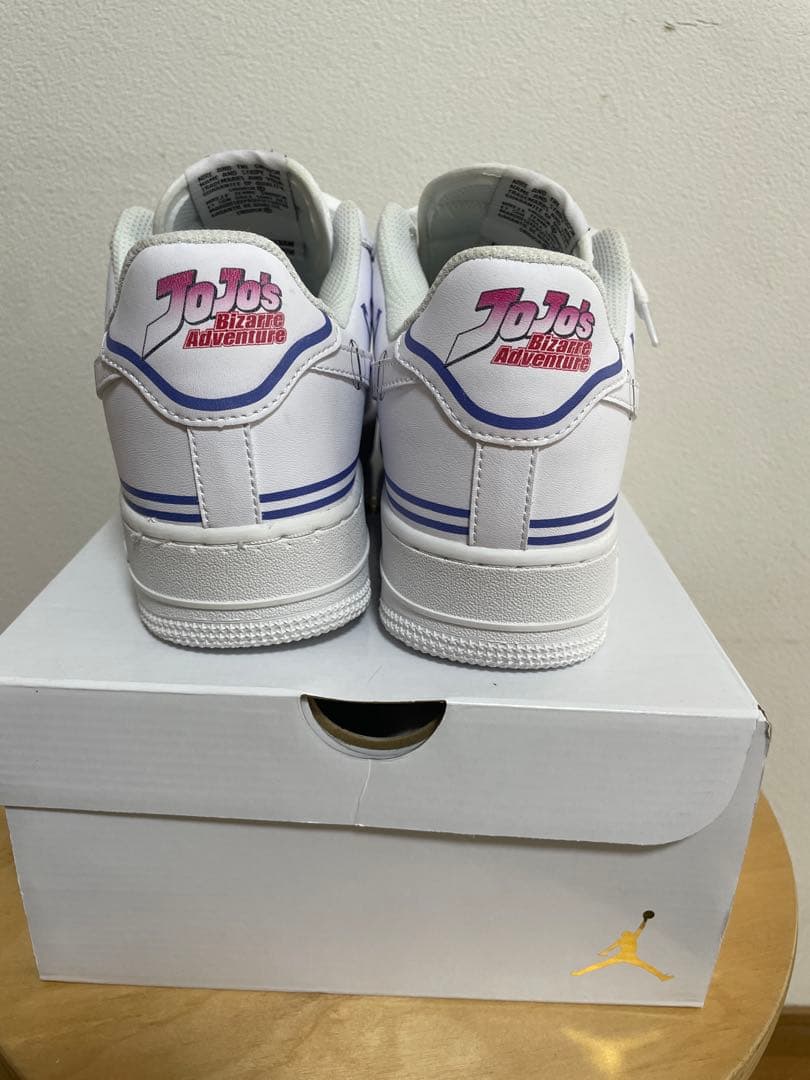NIKEとジョジョと奇妙な冒険のコラボスニーカー