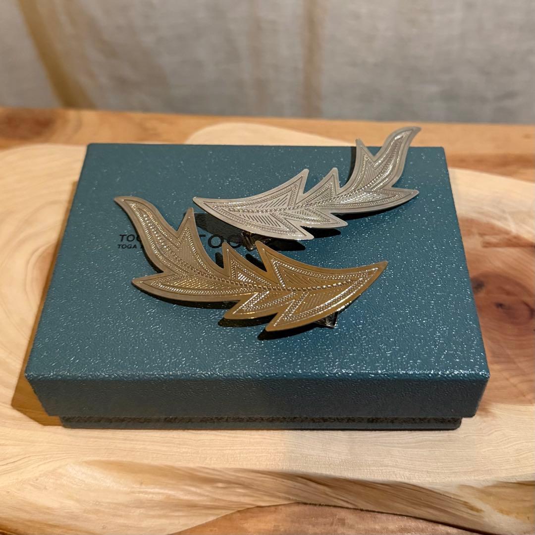 TOGA フェザーモチーフ ヘアピン