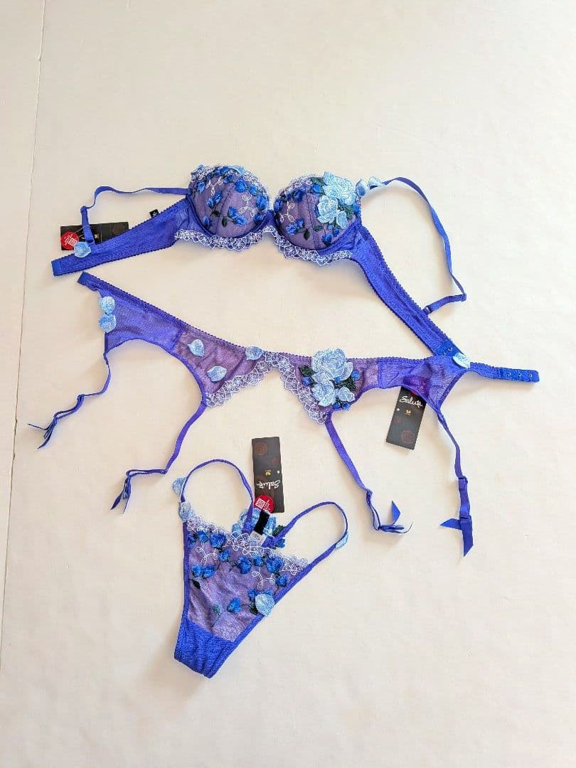 ワコールサルート　ブラジャー　Tバック　ガーターベルト　セット　タグ付き未使用品