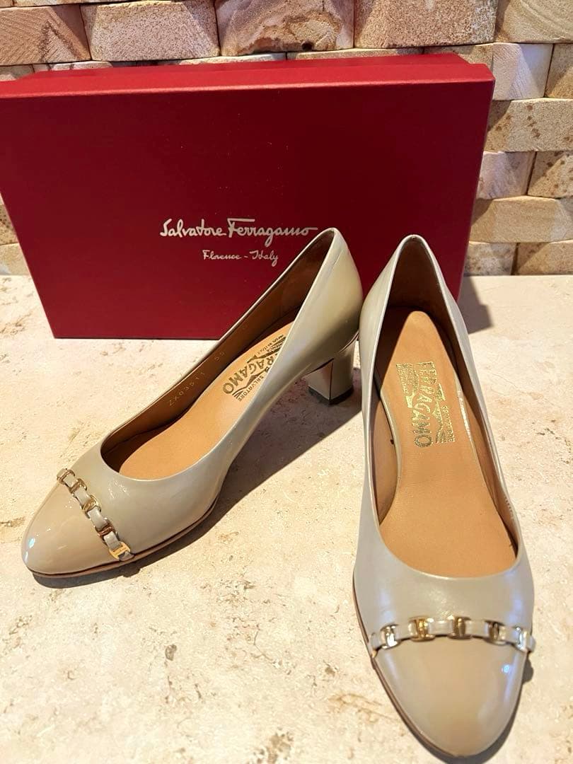Salvatore Ferragamo カーフ、パテントパンプス