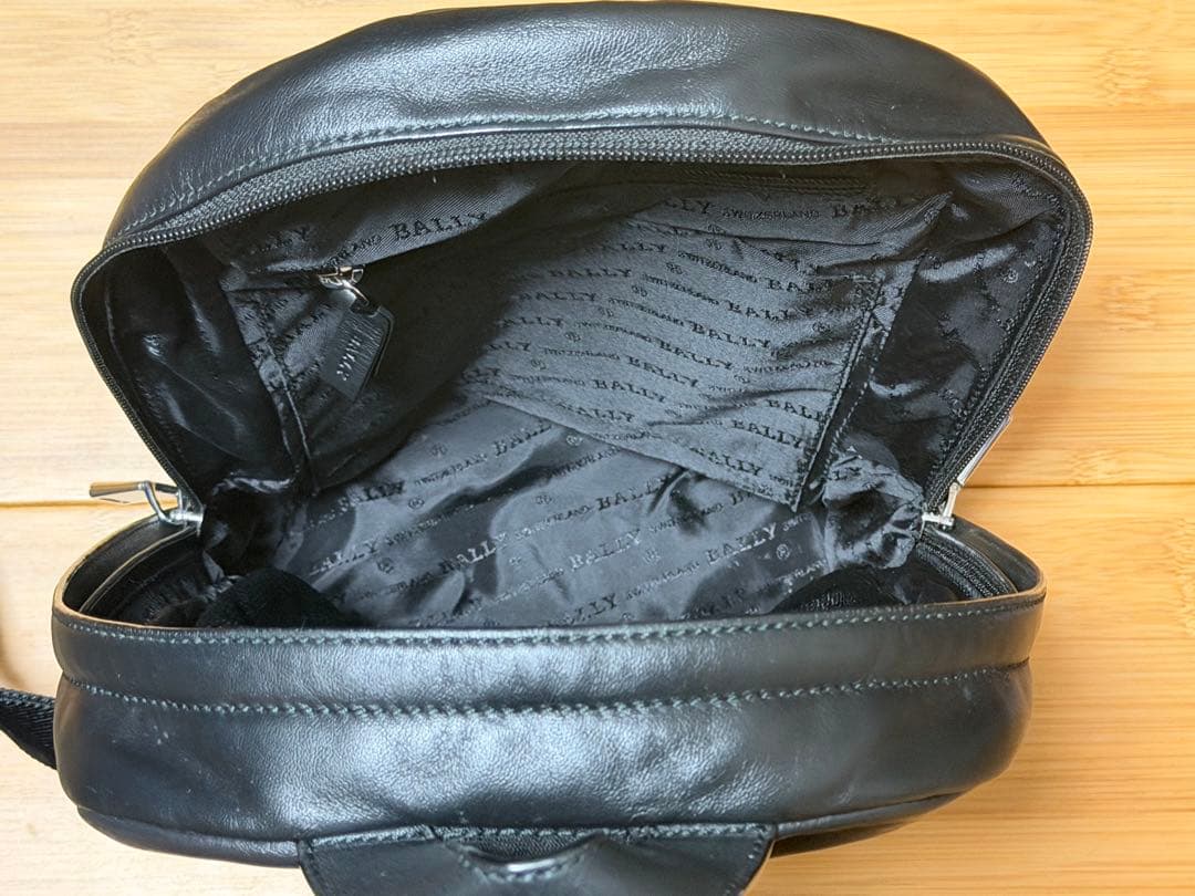 BALLY ブラックレザー クロスボディバッグ