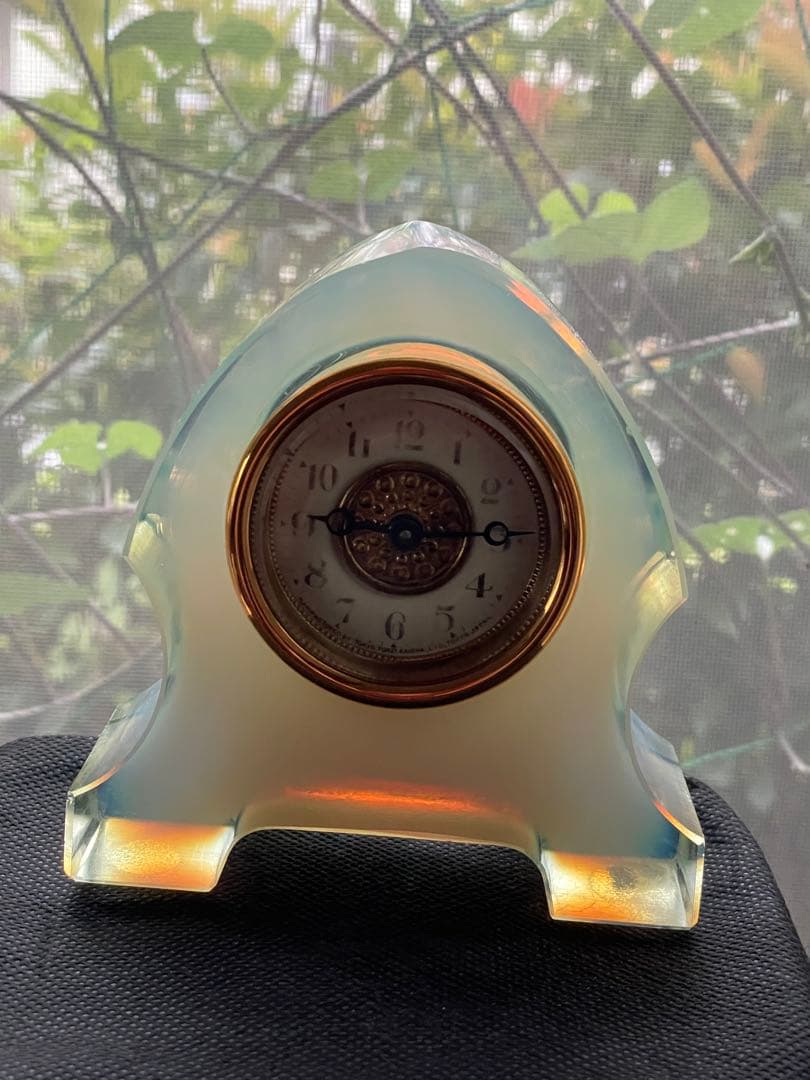 オパルセントガラス 置き時計 アンティーク　ウランガラス ジャンク扱い出品