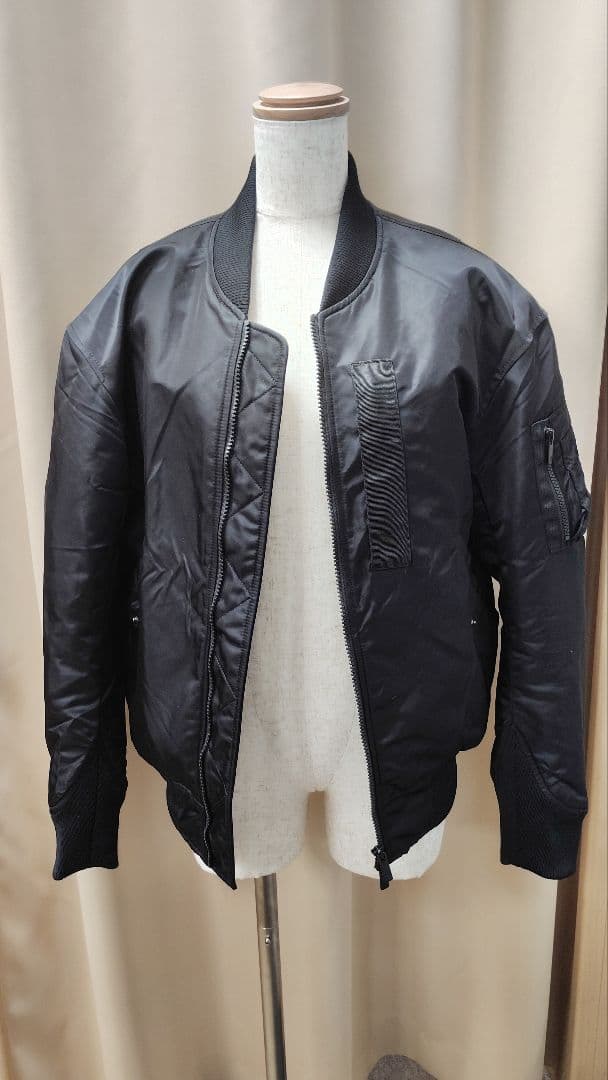 ユニクロ +J ハイブリッドダウンオーバーサイズ MA-1 黒　XS