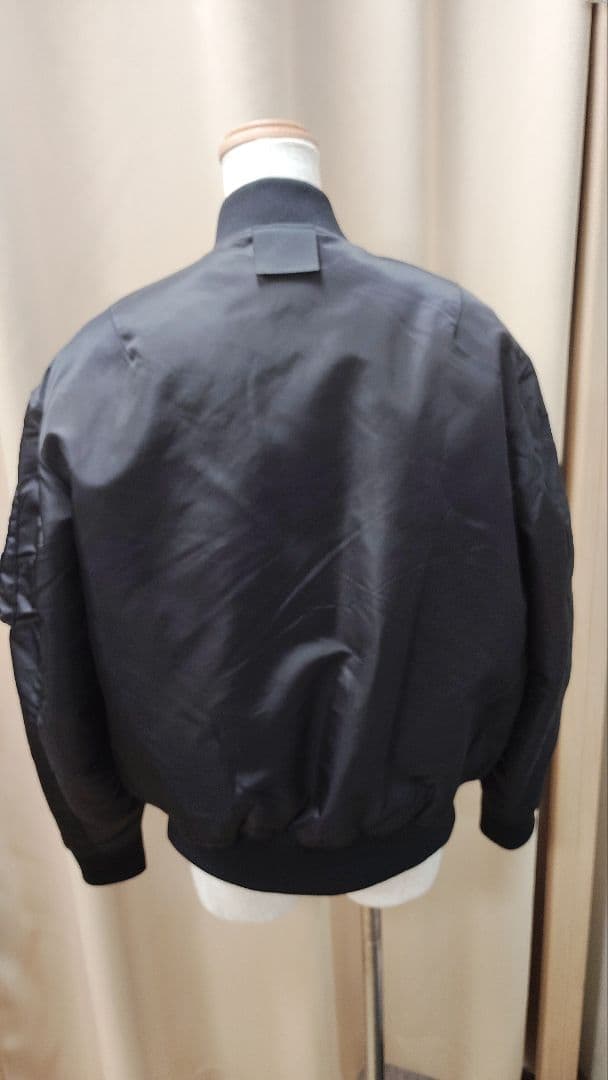 ユニクロ +J ハイブリッドダウンオーバーサイズ MA-1 黒　XS