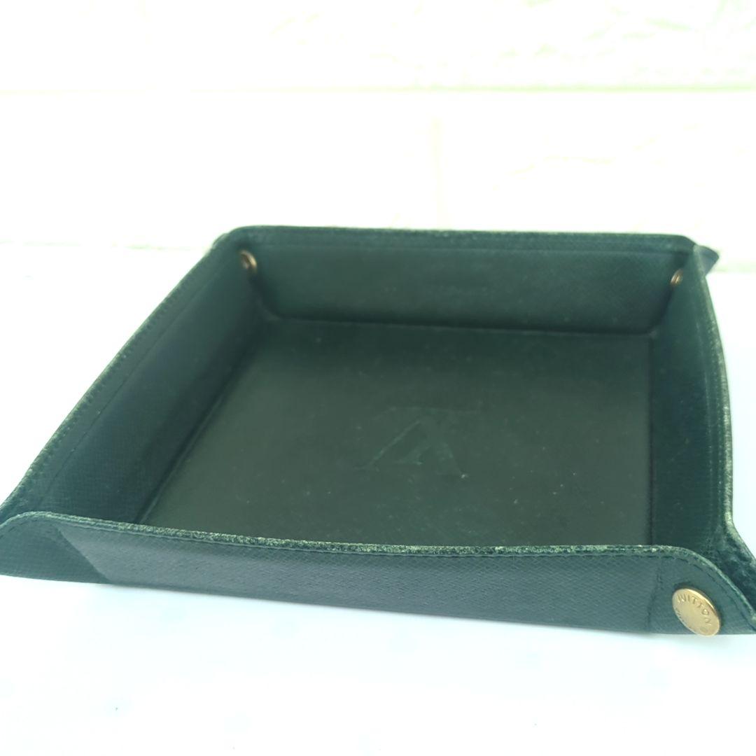 ルイ ヴィトン タイガ レザー ヴィドポッシュ アクセサリートレイ M30314