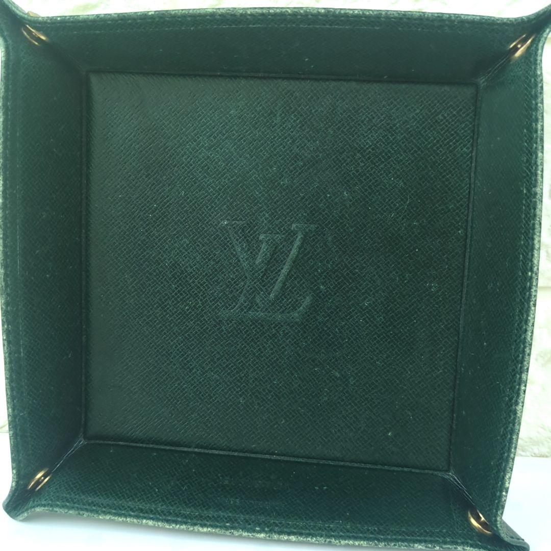 ルイ ヴィトン タイガ レザー ヴィドポッシュ アクセサリートレイ M30314