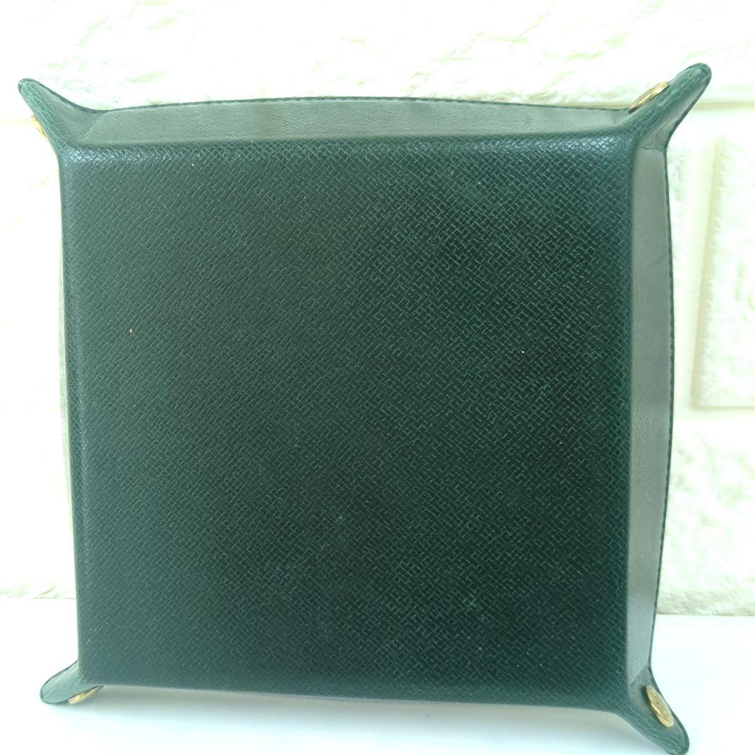 ルイ ヴィトン タイガ レザー ヴィドポッシュ アクセサリートレイ M30314