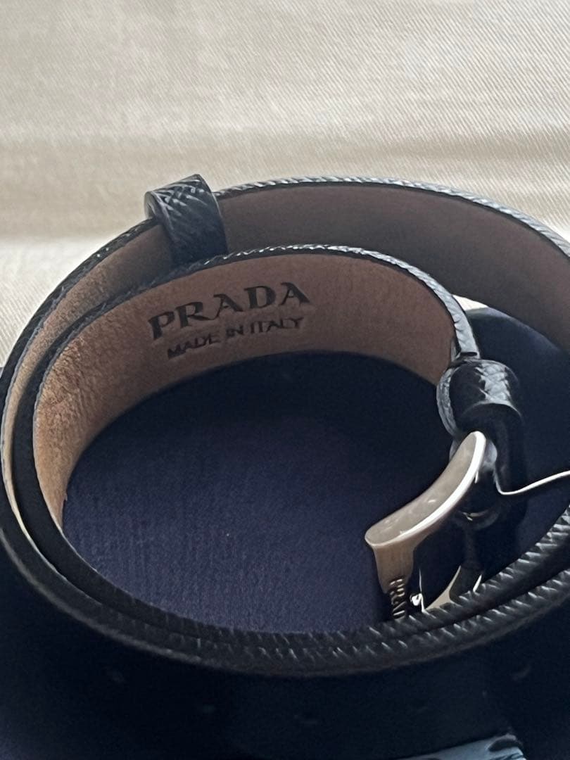 PRADA レザーブレスレット ユニセックス