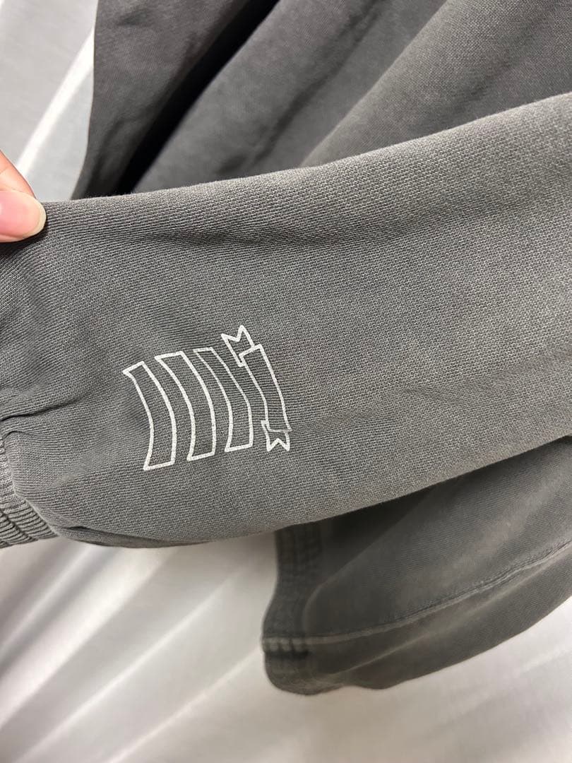 リナンバーナイン　エンブレム　パーカー　サイズ2