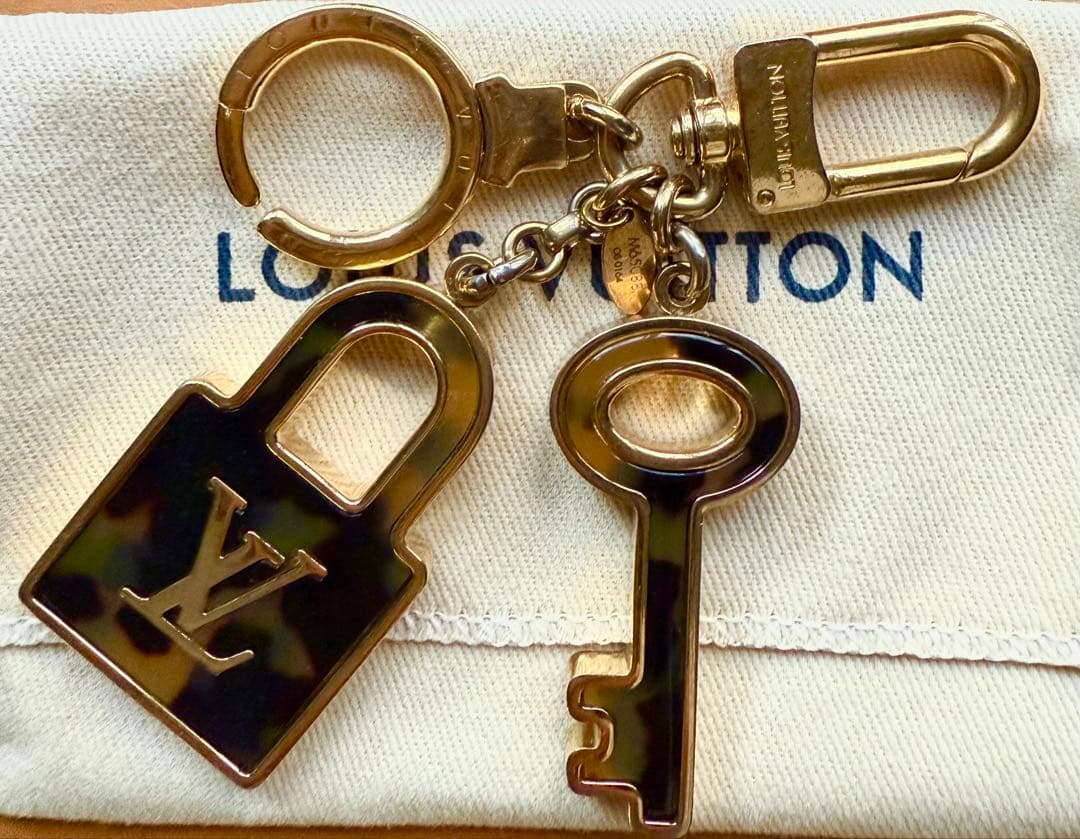 Louis Vuitton ゴールドチャーム ロックとキー