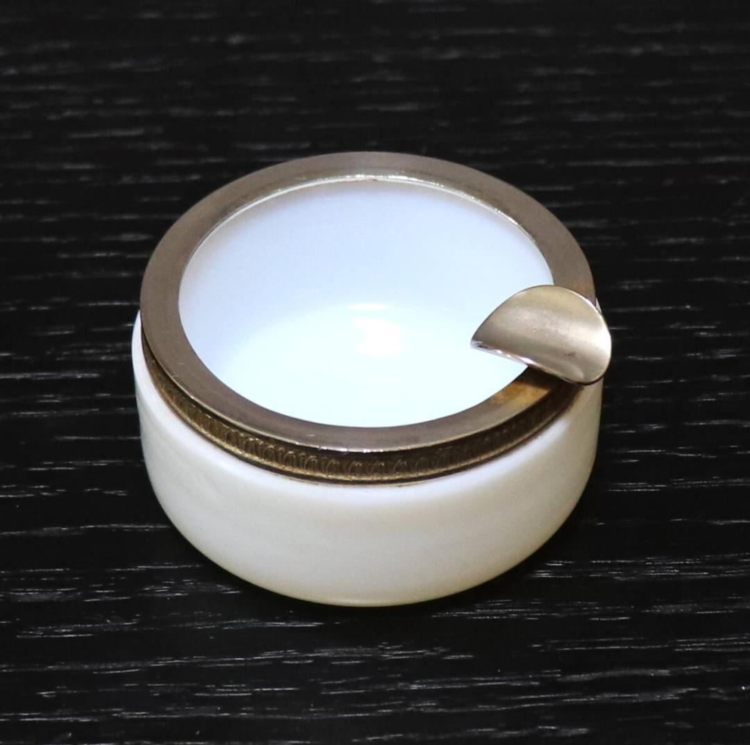 オールド・バカラ 珍品 重厚 オパーリンクリスタルガラス製灰皿 乳白色 ホワイト