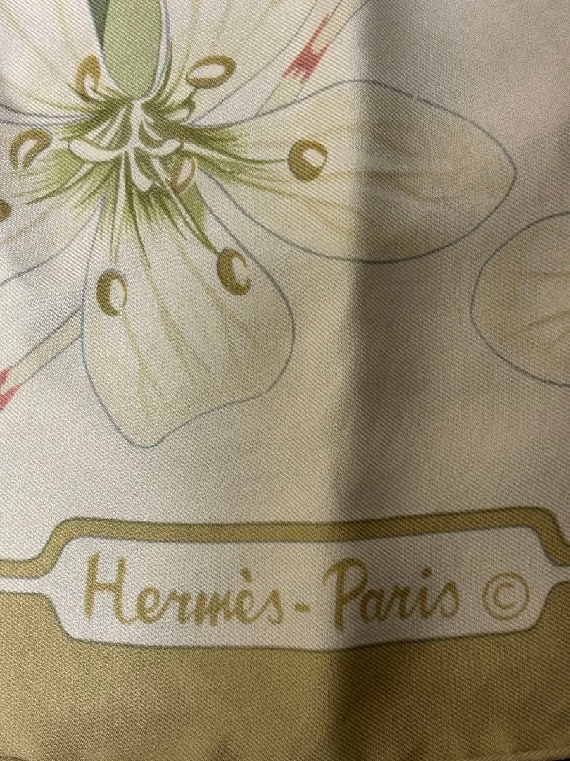 エルメス　HERMES 90カレ　スカーフ　ギリシャの花　花柄　大判 シルク