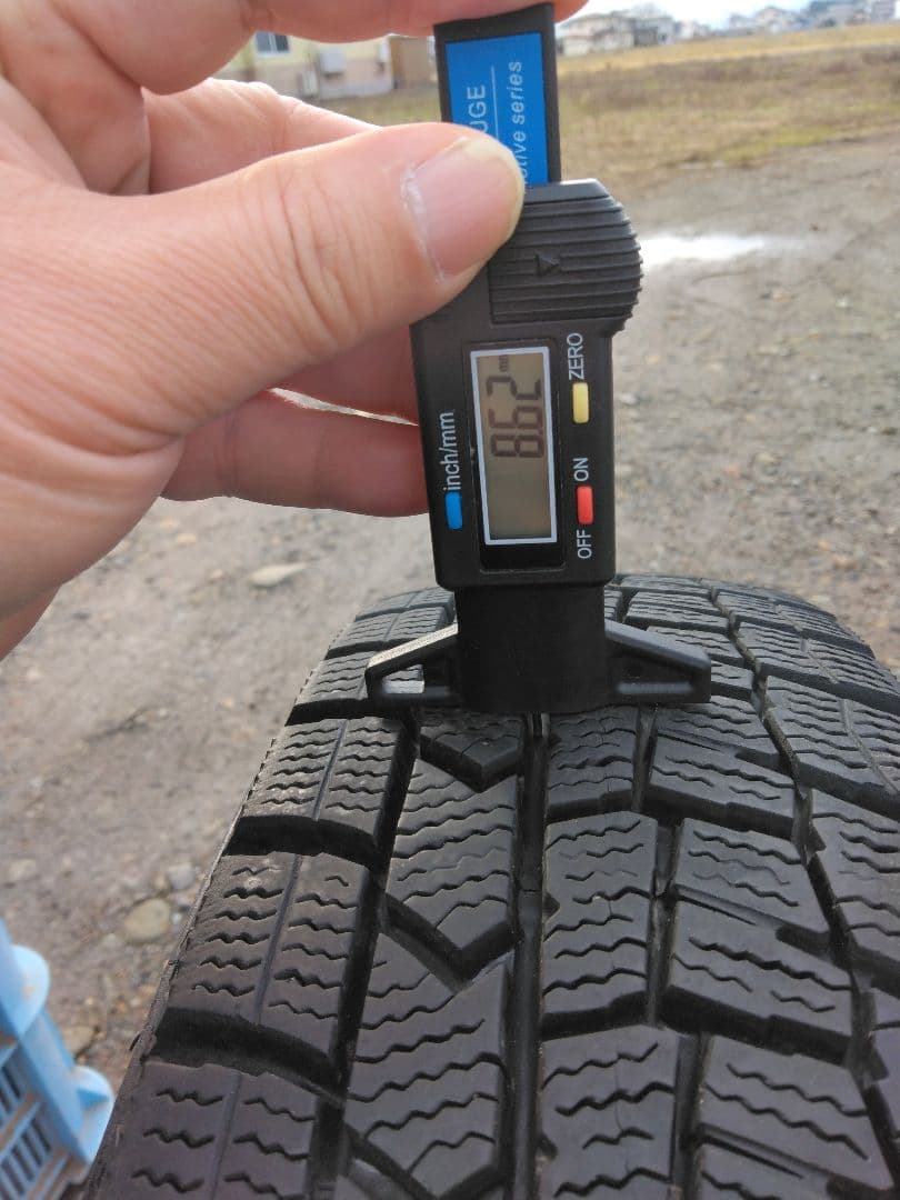 送料無料155/65R14スタッドレスDULOPWINTERMAXXミゾ　R様