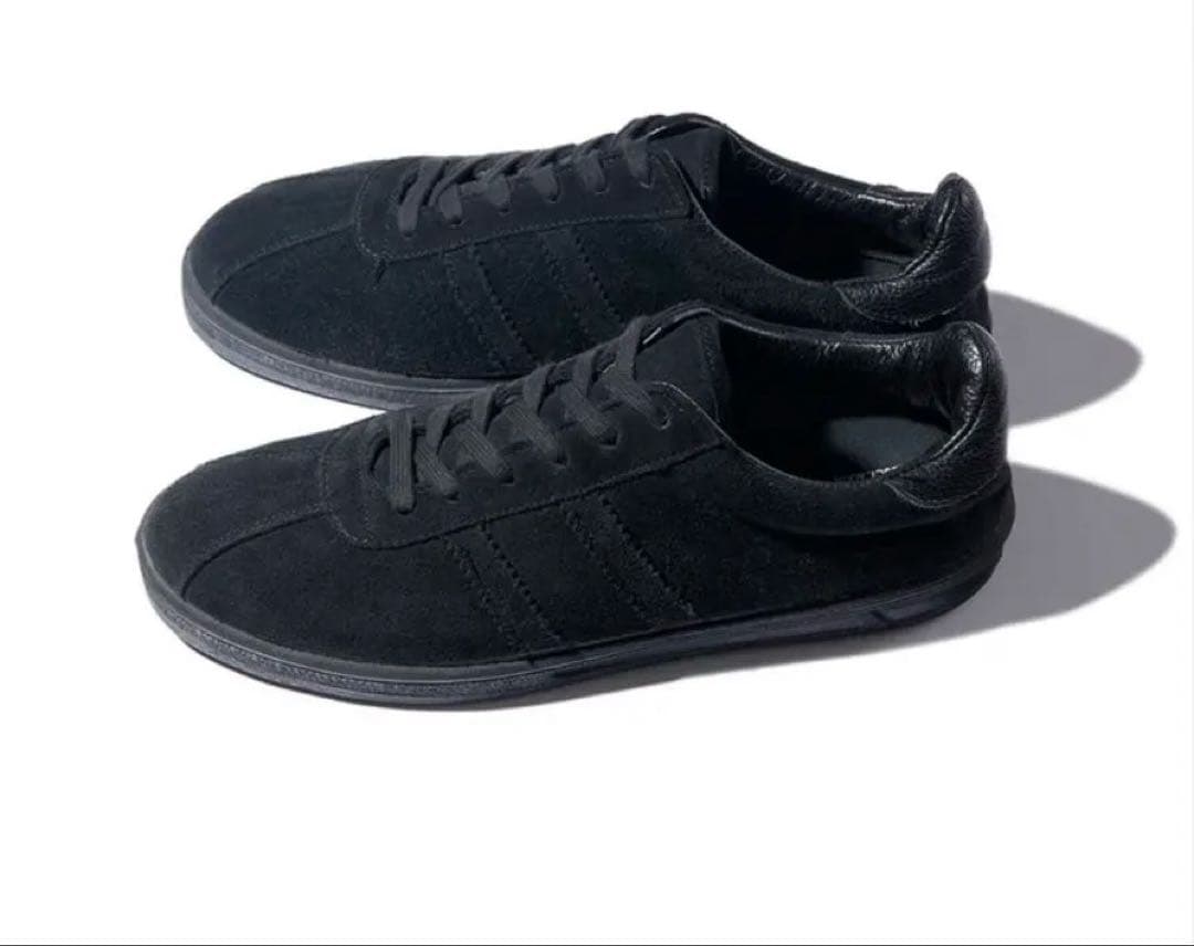 グラフペーパー×リプロダクション オブ ファウンド スニーカー