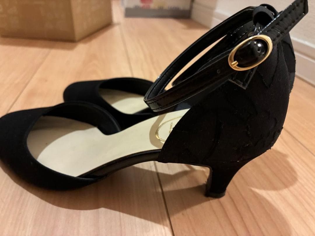 ストラップ付き黒ヒール 約5cm