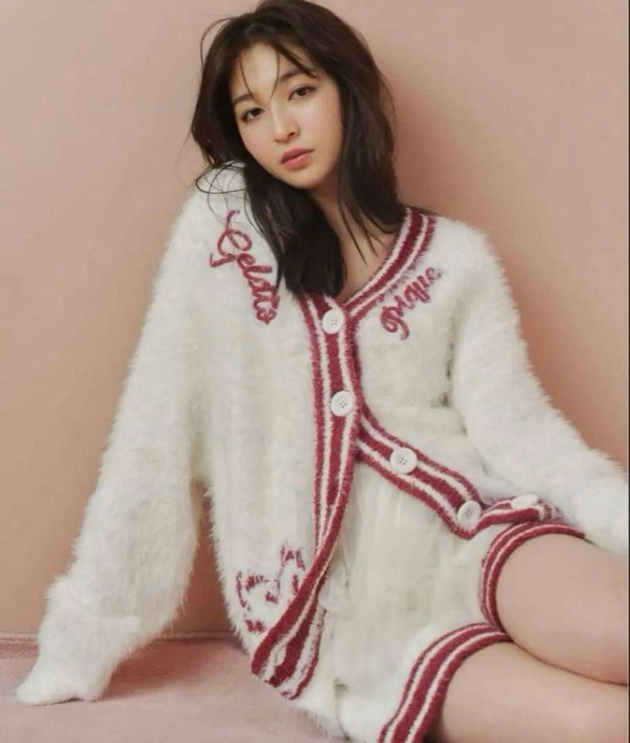 新品タグ付✨gelatopique 2024【HOLIDAY】上下セット☆