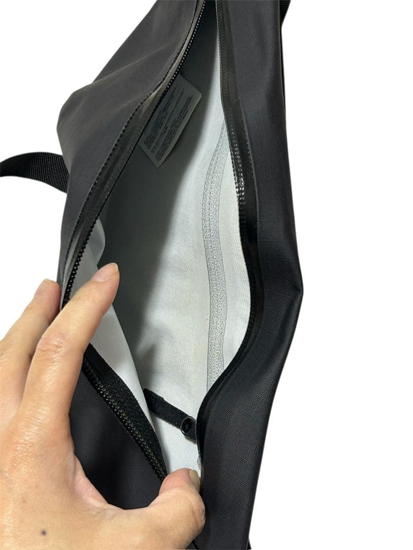 Arc'teryx グランヴィルクロスボディバッグ