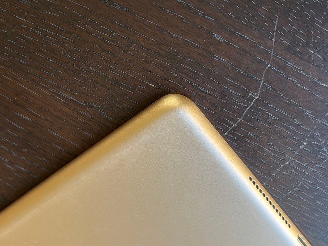 美品 iPad 第5世代 32GB ゴールド Wi-Fi + Cellular
